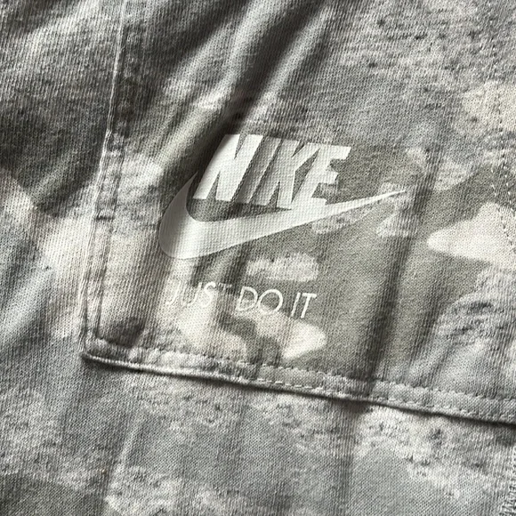 Nike Capris - Picture 2 of 5